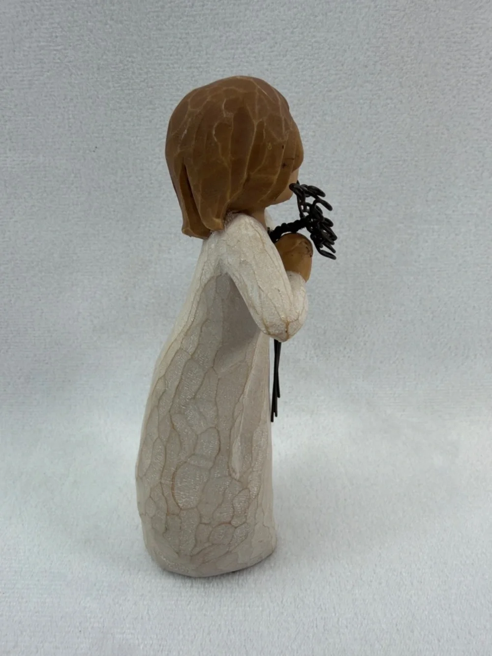 Willow Tree Friendship Holding Metal Flowers 2004 Figurine - Picture 2 of 5